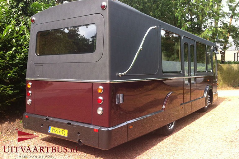 Samen de laatste rit, dat kan in een uitvaartbus